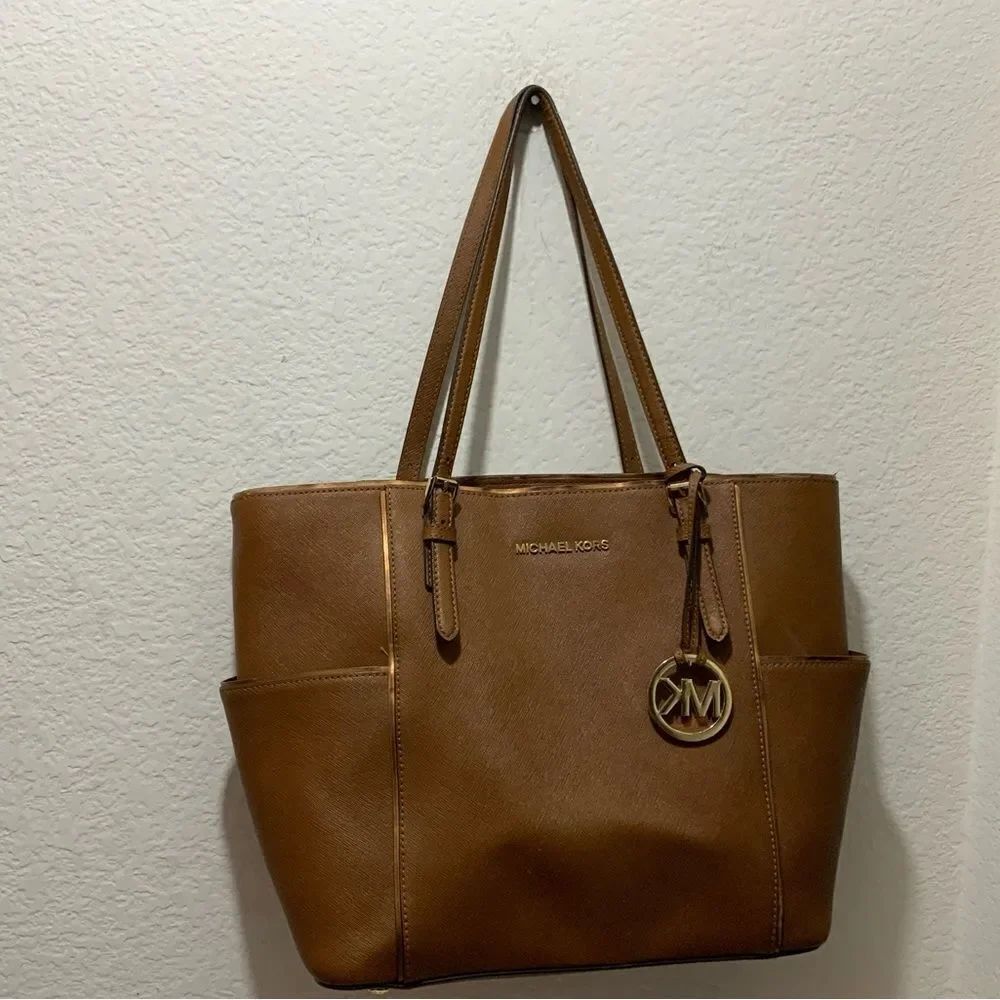 Michael Kors Jet Set East West Top Zip Tote in Luggage